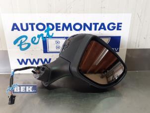 Used Wing mirror, right Renault Clio IV (5R) 0.9 Energy TCE 90 12V Price on request offered by Auto Bek