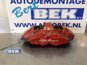 Used Front brake calliper, right Alfa Romeo Giulia (952) 2.2d 16V Veloce Q4 Price € 175,00 Margin scheme offered by Auto Bek