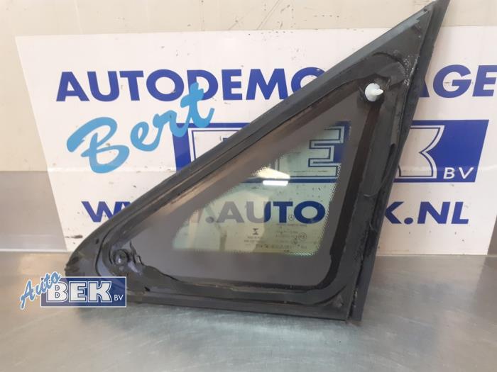 Extra window 4-door, front right from a Mercedes-Benz Vito (447.6) 2.2 114 CDI 16V 2019