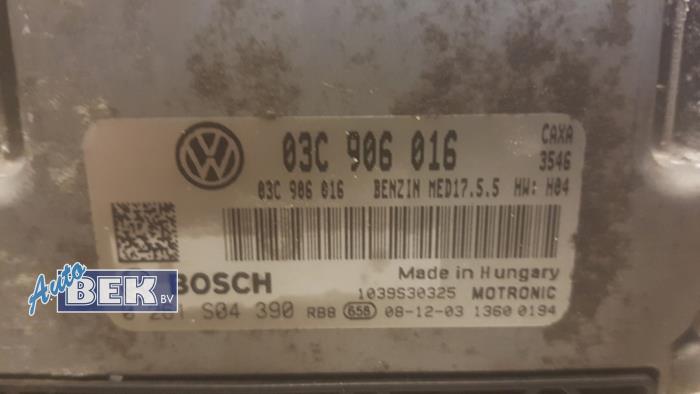 Ordenador de gestión de motor de un Volkswagen Golf VI (5K1) 1.4 TSI 122 16V 2009