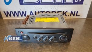 Used Radio CD player Renault Megane II CC (EM) 2.0 16V Price € 40,00 Margin scheme offered by Auto Bek