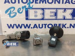 Usagé Kit serrure cylindre (complet) Citroen C3 (SC) 1.0 Vti 68 12V Prix € 100,00 Règlement à la marge proposé par Auto Bek