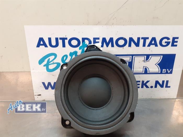 Begagnade Bashögtalare Kia Soul II (PS) 1.6 CRDi 16V Pris € 60,00 Marginaltabell erbjuds av Auto Bek