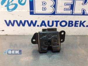 Used Tailgate lock mechanism Kia Soul II (PS) 1.6 CRDi 16V Price on request offered by Auto Bek
