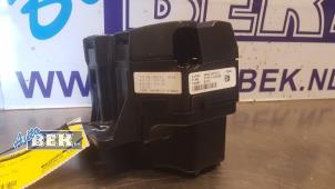 Usados Caja de fusibles Hyundai Ioniq 1.6 GDI 16V Hybrid Precio € 200,00 Norma de margen ofrecido por Auto Bek