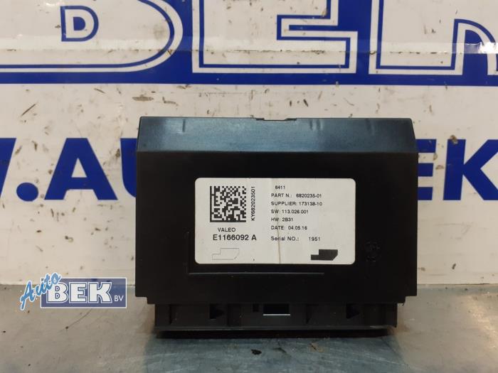 Używane Modul climatronic BMW 3 serie Touring (F31) 318d 2.0 16V Cena € 20,00 Procedura marży oferowane przez Auto Bek
