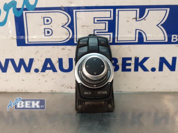 Usagé Panneau de commandes navigation BMW 3 serie Touring (F31) 318d 2.0 16V Prix € 100,00 Règlement à la marge proposé par Auto Bek