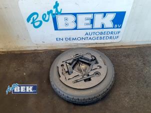 Used Jackkit + spare wheel Kia Pro cee'd (EDB3) 1.6 CRDi 16V Price € 99,99 Margin scheme offered by Auto Bek