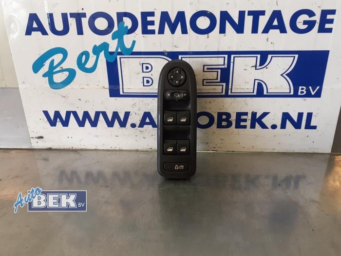 Usados Interruptor combinado de ventanillas Citroen C5 III Berline (RD) 1.6 HDiF 16V Precio € 37,50 Norma de margen ofrecido por Auto Bek
