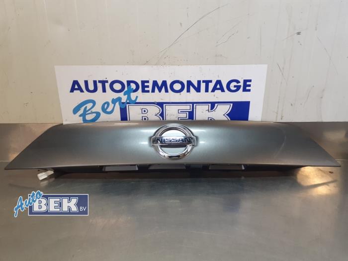 Nissan Qashqai Tailgate handles stock