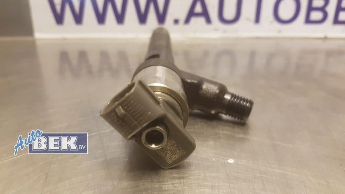 Injector (diesel) from a Opel Astra K Sports Tourer 1.6 CDTI 110 16V 2017