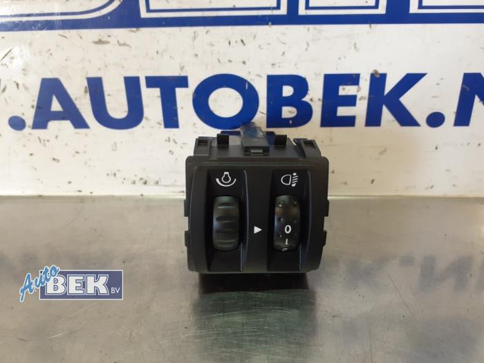 Light switch from a Renault Clio IV Estate/Grandtour (7R) 1.5 Energy dCi 90 FAP 2013