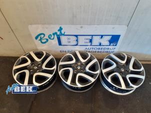 Used Set of sports wheels Renault Clio IV Estate/Grandtour (7R) 1.5 Energy dCi 90 FAP Price on request offered by Auto Bek