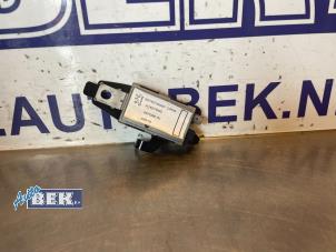 Usagé Antenne (divers) Peugeot 308 (L3/L8/LB/LH/LP) 1.6 BlueHDi 120 Prix € 30,00 Règlement à la marge proposé par Auto Bek