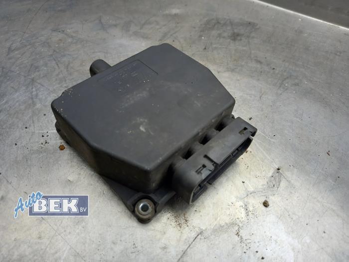 Vacuum relay from a Audi A3 (8P1) 2.0 TDI 16V 2003