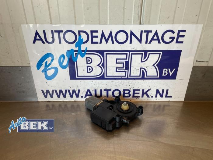 Usados Motor de ventanilla de puerta Volkswagen Polo V (6R) 1.4 16V Precio € 20,00 Norma de margen ofrecido por Auto Bek