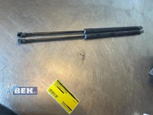 Used Set of gas struts for boot Nissan Qashqai (J10) 1.5 dCi Price € 20,00 Margin scheme offered by Auto Bek