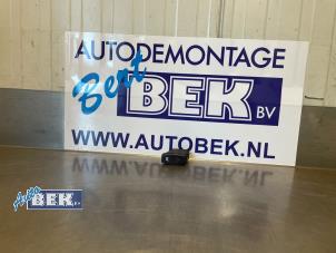 Używane Przelacznik swiatel awaryjnych BMW 5 serie (E60) 520d 16V Cena € 10,00 Procedura marży oferowane przez Auto Bek