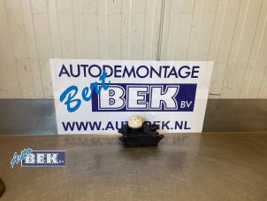 Usados Unidad de control multimedia BMW 5 serie (E60) 520d 16V Precio € 50,00 Norma de margen ofrecido por Auto Bek