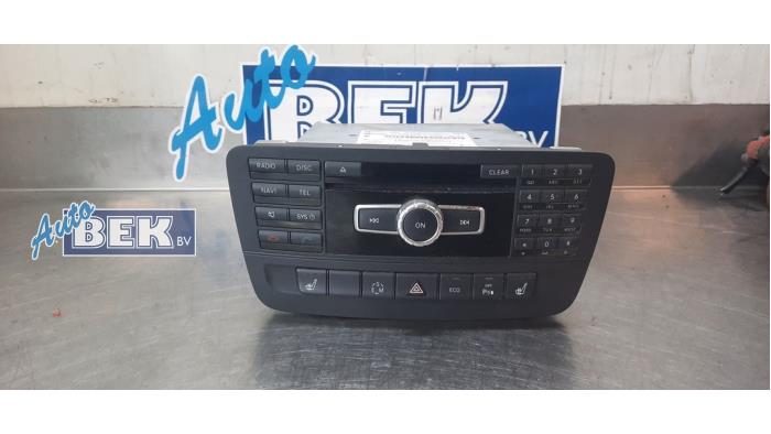 Używane Radio Mercedes B (W246/W242) 1.8 B-180 CDI BlueEFFICIENCY 16V Cena € 240,00 Procedura marży oferowane przez Auto Bek