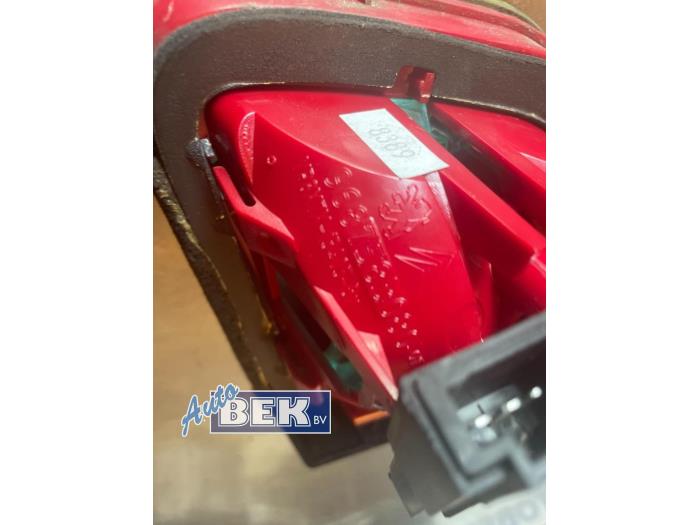 Taillight, left from a Citroën C5 III Berline (RD) 1.6 HDiF 16V 2011
