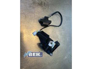 Used Tailgate lock mechanism Renault Clio II (BB/CB) 1.2 Price € 30,00 Margin scheme offered by Auto Bek