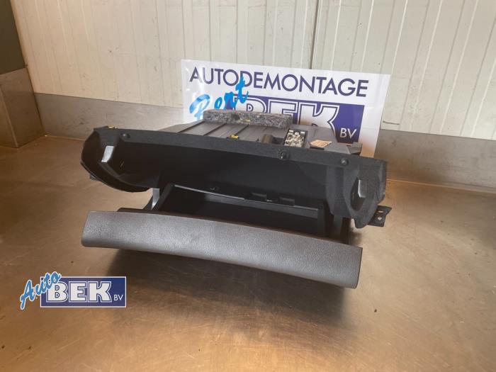 Begagnade Handskfack Renault Megane IV (RFBB) 1.5 Energy dCi 110 Pris € 40,00 Marginaltabell erbjuds av Auto Bek