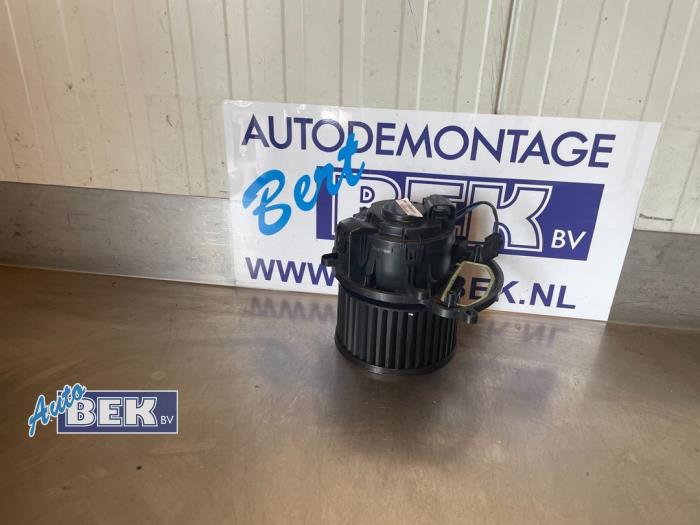 Motor de ventilador de calefactor de un Renault Megane IV (RFBB) 1.5 Energy dCi 110 2016