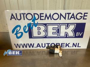 Used Windscreen washer pump Renault Megane IV (RFBB) 1.5 Energy dCi 110 Price € 20,00 Margin scheme offered by Auto Bek