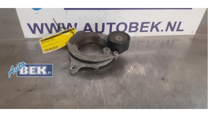 Drive belt tensioner from a BMW 3 serie (F30) 320i 2.0 16V 2017