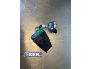 Używane Czujnik deszczu Volvo C30 (EK/MK) 1.8 16V Cena € 45,00 Procedura marży oferowane przez Auto Bek
