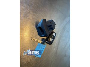 Usagé Serrure de contact + clé BMW X1 (E84) sDrive 18i 2.0 16V Prix € 50,00 Règlement à la marge proposé par Auto Bek