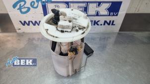 Usagé Pompe à carburant Opel Corsa E 1.4 16V Prix € 39,99 Règlement à la marge proposé par Auto Bek
