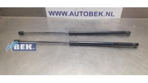 Gebrauchte Gasdämpferset Kofferraumklappe Opel Corsa E 1.4 16V Preis € 20,00 Margenregelung angeboten von Auto Bek