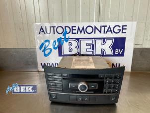 Używane Radioodtwarzacz CD Mercedes E (W212) E-250 CDI 16V BlueEfficiency Cena € 225,00 Procedura marży oferowane przez Auto Bek