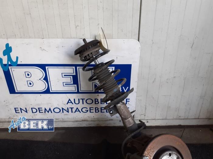 Front shock absorber rod, left from a Volkswagen Tiguan (AD1) 2.0 TDI 16V BlueMotion Technology SCR 2018