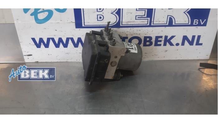 Begagnade ABS-pump Hyundai Santa Fe II (CM) 2.2 CRDi 16V 4x2 Pris € 50,00 Marginaltabell erbjuds av Auto Bek
