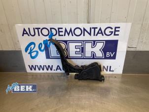 Used Accelerator pedal Volkswagen Polo V (6R) 1.6 TDI 16V 105 Price € 25,00 Margin scheme offered by Auto Bek