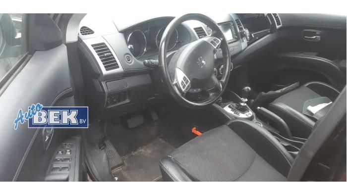 Używane System nawigacji Peugeot 4007 (VU/VV) 2.2 HDiF 16V Cena € 275,00 Procedura marży oferowane przez Auto Bek