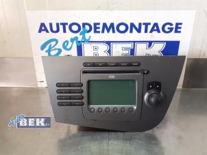 Usados Reproductor de CD y radio Seat Leon (1P1) 2.0 TFSI FR 16V Precio € 50,00 Norma de margen ofrecido por Auto Bek