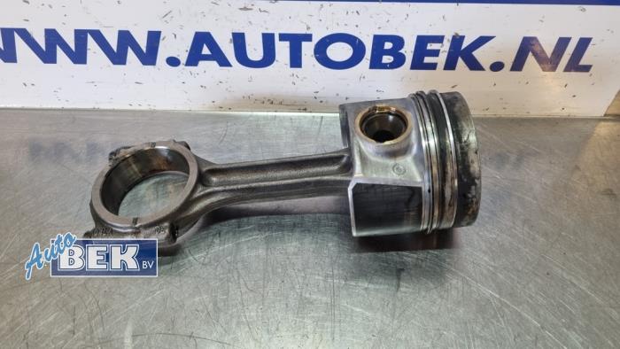 Usados Pistón Audi A5 Sportback (F5A/F5F) 2.0 TDI 16V Precio € 124,99 Norma de margen ofrecido por Auto Bek