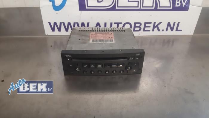 Reproductor de CD y radio de un Peugeot 206 CC (2D) 1.6 16V 2002