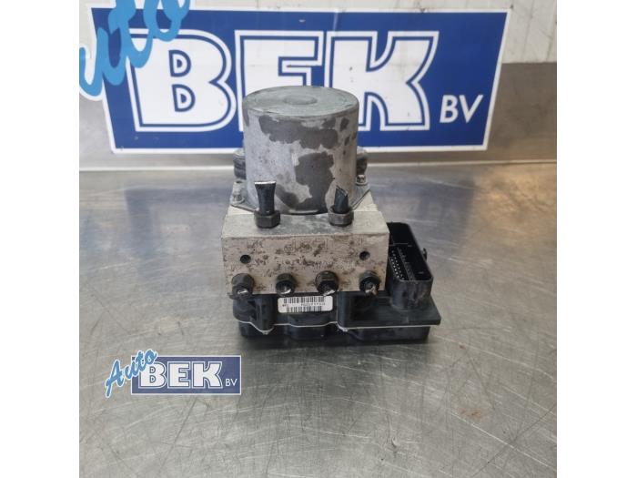 Usagé Pompe ABS Audi A6 (C6) 2.4 V6 24V Prix € 175,00 Règlement à la marge proposé par Auto Bek