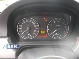 Usagé Compteur kilométrique KM BMW 3 serie (E90) 325i 24V Prix € 95,00 Règlement à la marge proposé par Auto Bek