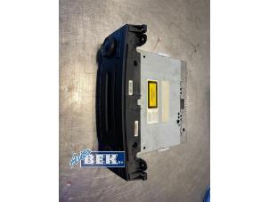 Used Radio CD player Volkswagen Crafter 2.5 TDI 30/32/35/46/50 Price € 45,00 Margin scheme offered by Auto Bek