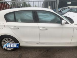 Used Wing mirror, right BMW 1 serie (E87/87N) 118d 16V Price on request offered by Auto Bek