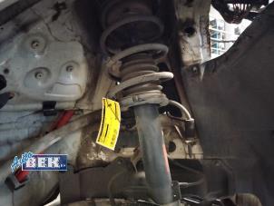 Used Front shock absorber rod, right BMW 1 serie (E87/87N) 118d 16V Price on request offered by Auto Bek