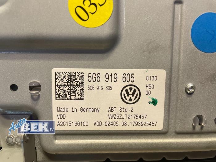 Display unité de contrôle multi media d'un Volkswagen Golf VII (AUA) 1.6 TDI BMT 16V 2017