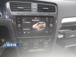 Usados Controlador de pantalla multimedia Volkswagen Golf VII (AUA) 1.6 TDI BMT 16V Precio € 285,00 Norma de margen ofrecido por Auto Bek