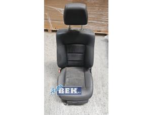 Używane Fotel lewy Mercedes E (W212) E-220 CDI 16V BlueEfficiency,BlueTEC Cena € 199,00 Procedura marży oferowane przez Auto Bek